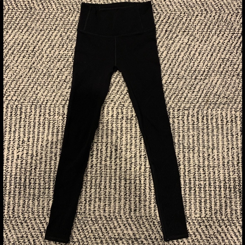 Lululemon Reveal Leggings - mesh detail